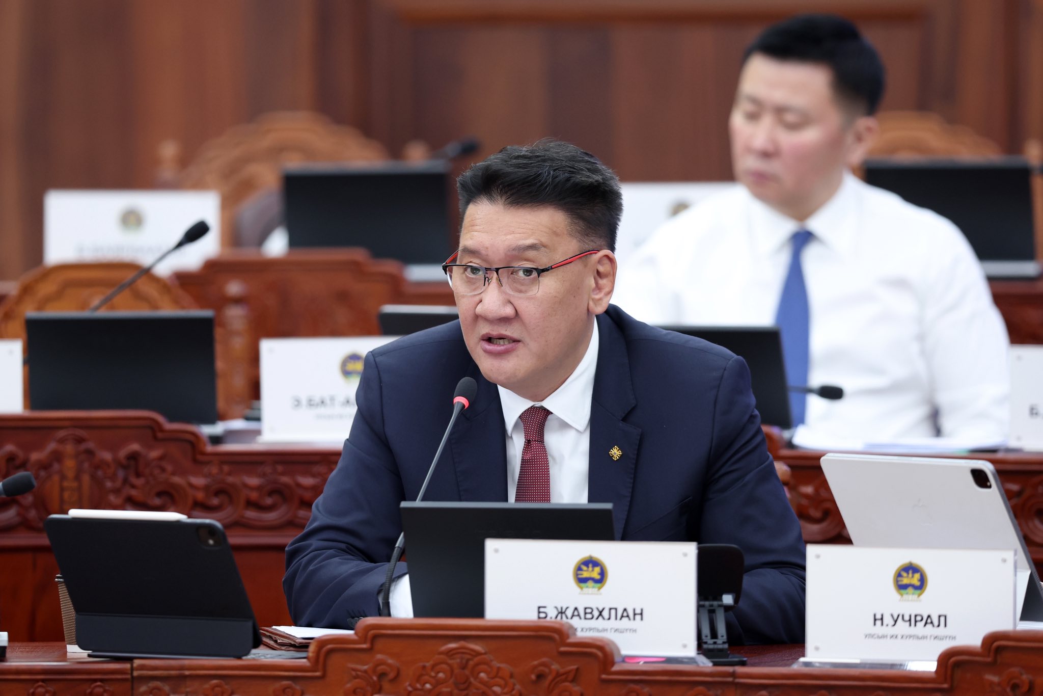 Б.Жавхлан: Багш, эмчийн цалин мөн тэтгэврийг нэмэгдүүлсэн төсвийг баталлаа 