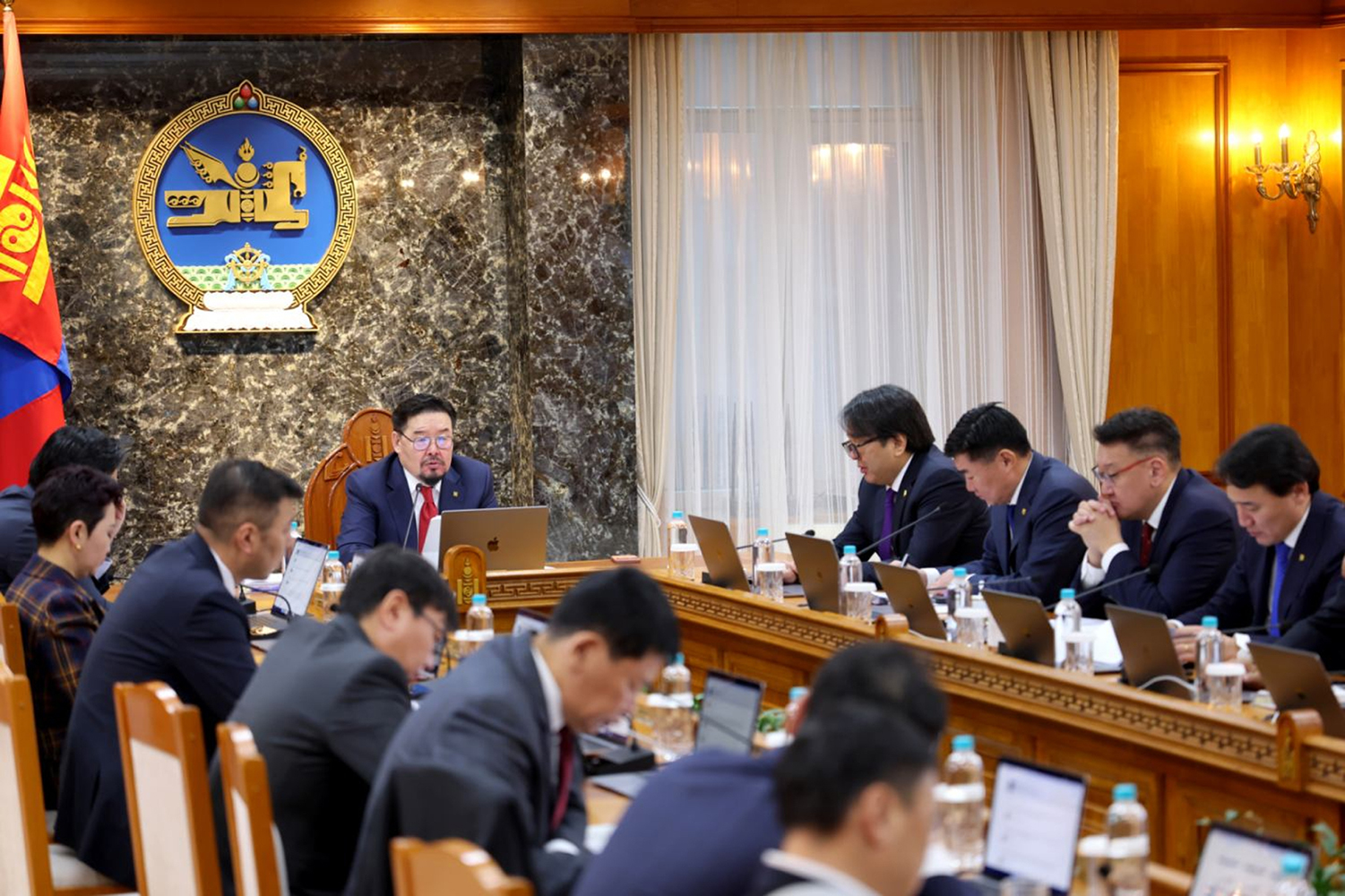 Төрийн албан хаагчийн нэг удаагийн буцалтгүй тусламжийг хууль ёсны өвлөгчид нь олгохоор боллоо