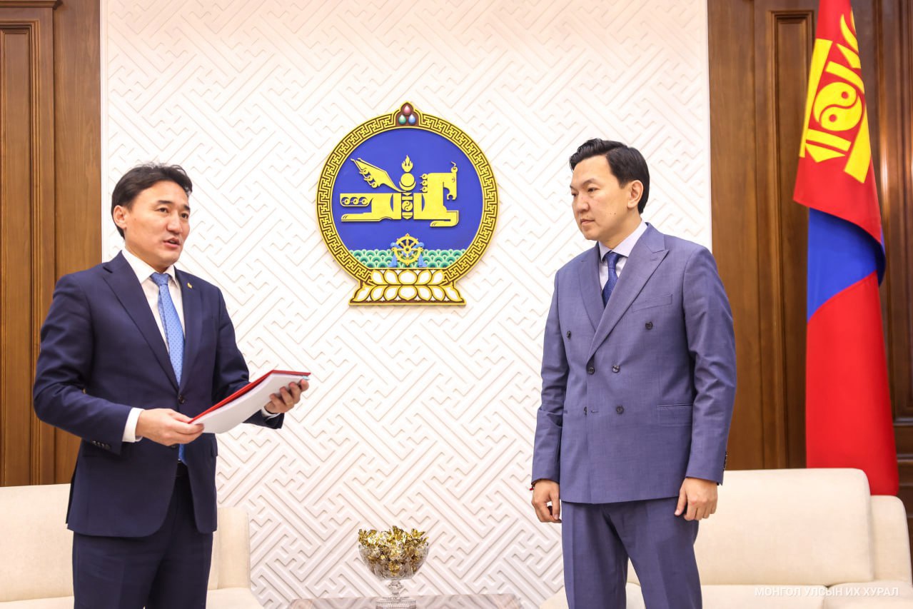 АҮЭБ-ын сайд Г.Дамдинням шатахуун хадгалах савтай болох хуулийн төсөл өргөн барив