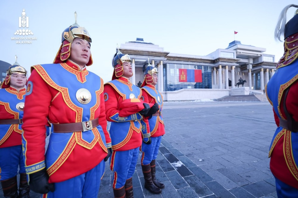 Монгол Улсын Төрийн далбааг мандуулах ёслол үйлдэв