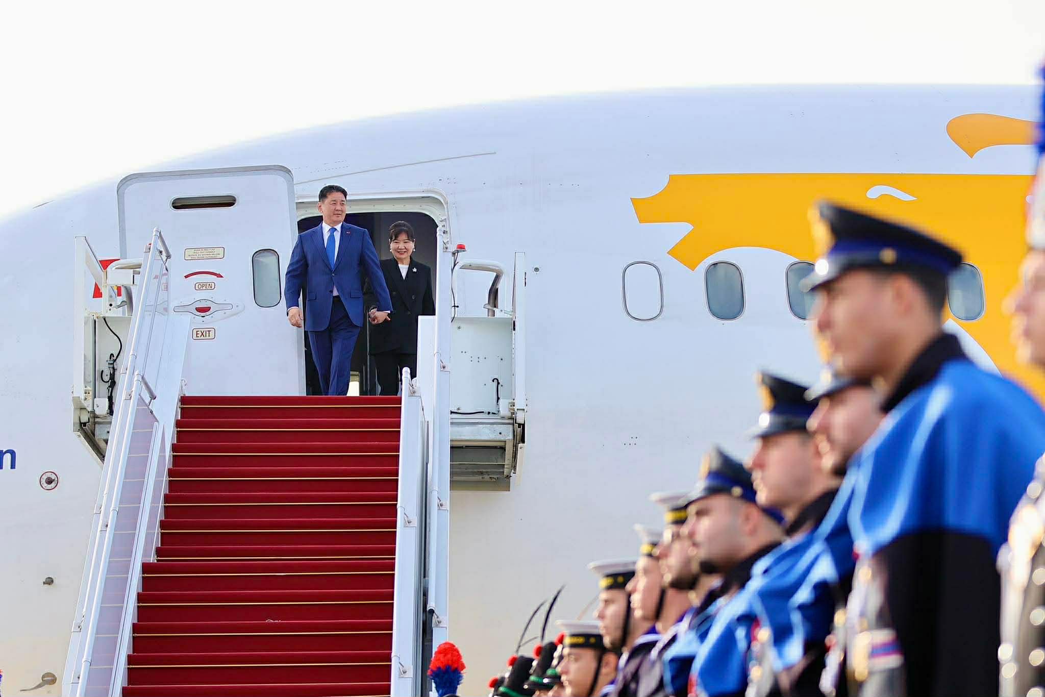 Ерөнхийлөгч У.Хүрэлсүх төрийн айлчлал хийхээр Итали улсад хүрэлцэн ирлээ