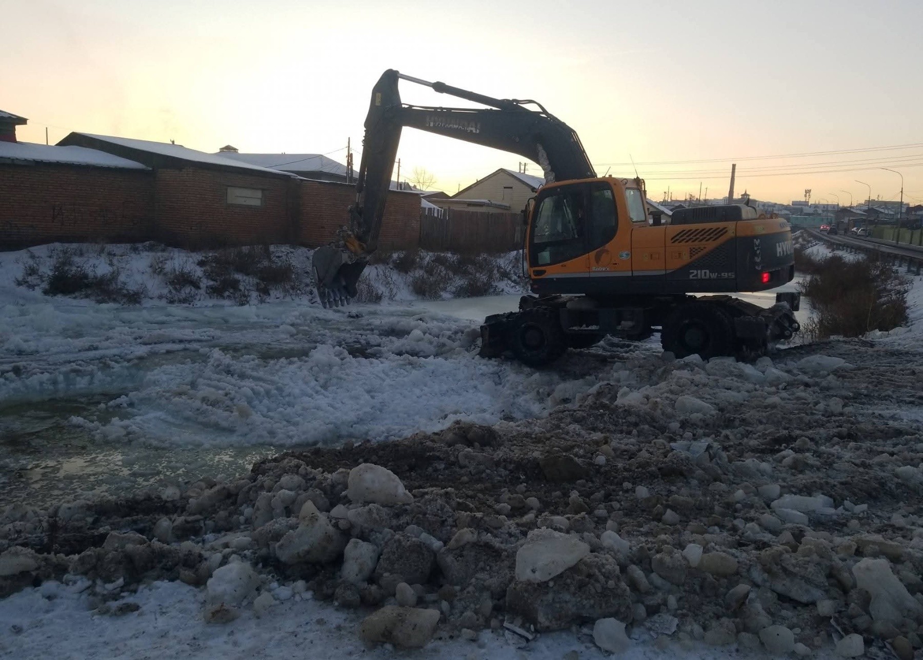 Нийслэлийн зарим байршилд голуудын халиа 25-35 см нэмэгдсэн байна