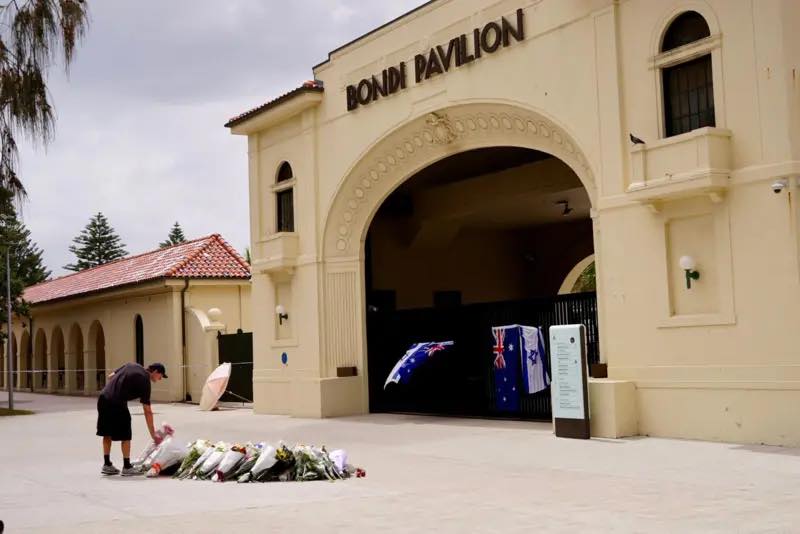 Австралид 15 хүний аминд хүрсэн зэвсэгт халдлагыг аав, хүү хоёр үйлджээ 