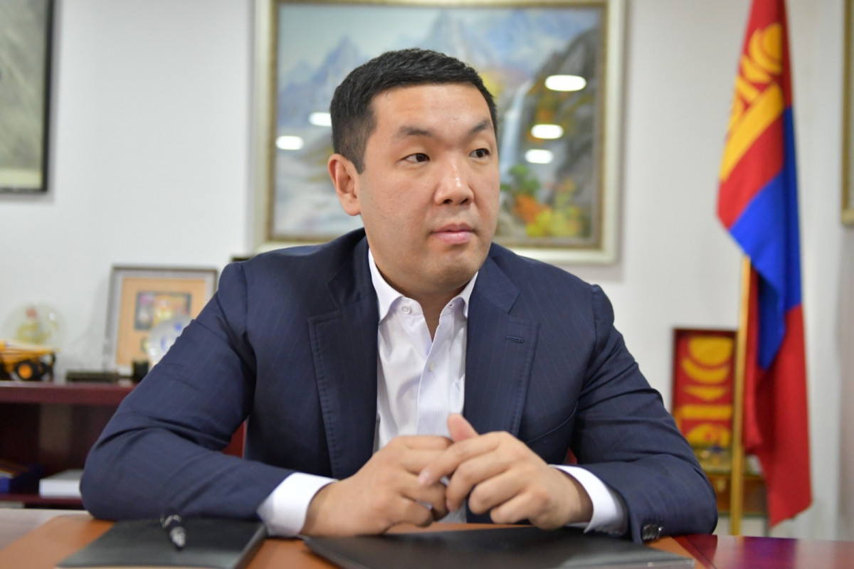 “Нарнаас бусад нь намайг харлуулж чадахгүй” гэж томордог Г.Дашням төрийн сэнтийд залрав