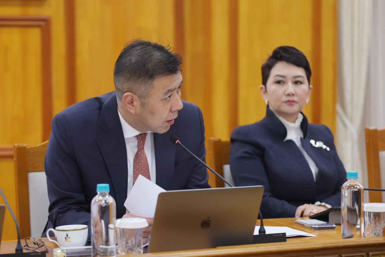 Хуулийн хязгаараас давсан 1000 журмыг хүчингүй болгоно 