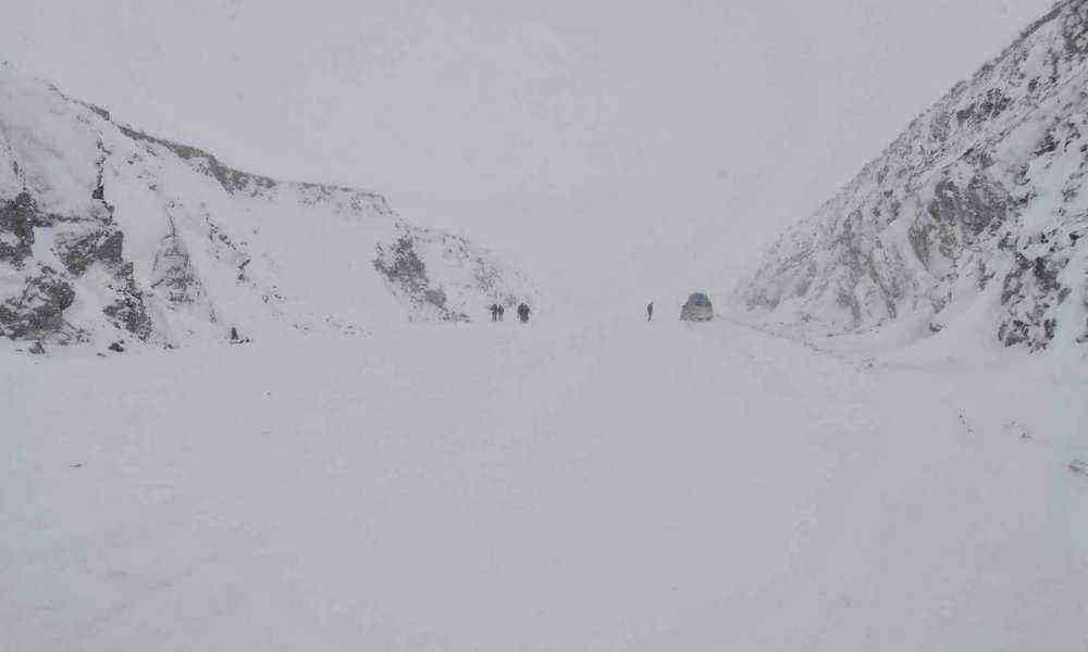 Өнөөдөр зүүн аймгуудын нутгаар цас орж, шуурна