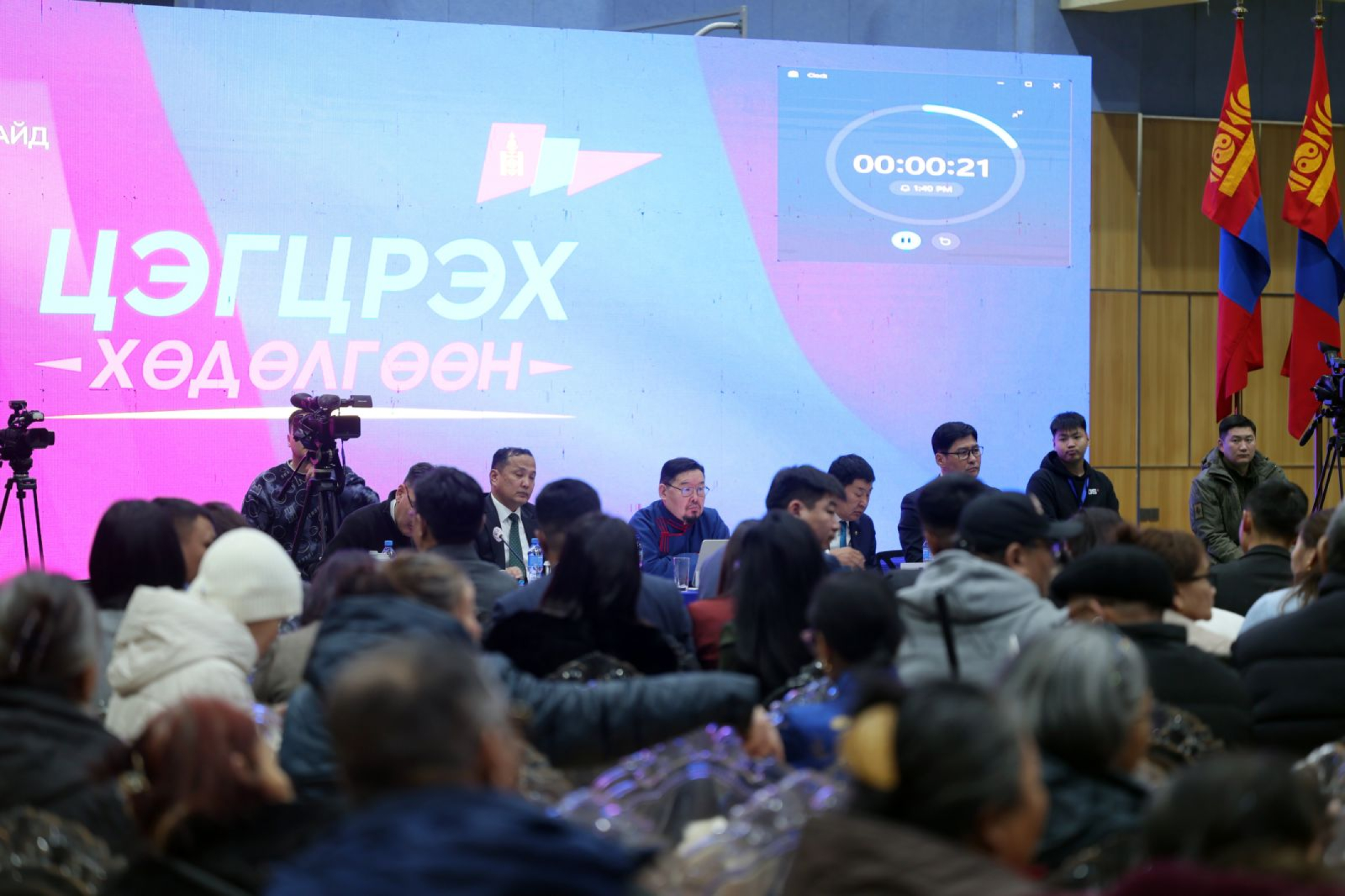 Авлига, газрын маргаан, хариуцлагагүй уул уурхайг цэгцэлж өгөхийг Дорноговьчууд хүсчээ