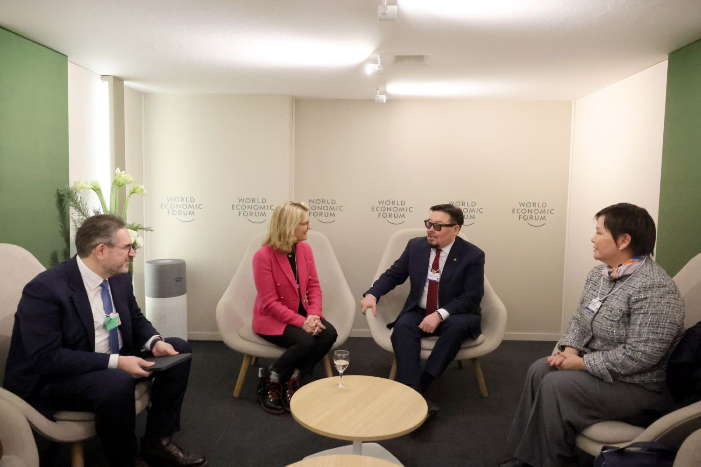 Монгол Улс хиймэл оюунд суурилсан боловсролын систем рүү шилжиж буйг сайшаав 