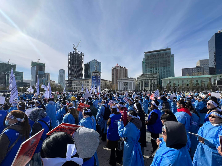 Эмч, ажилчдын цалин нэмэгдээгүй олгогдсонд бухимдал үүсэв