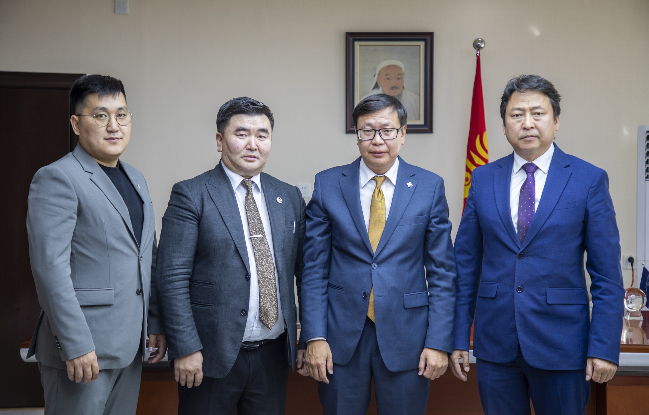 Боловсролын байгууллагын цалингийн нэмэгдлийг түр зогсоосон уу?