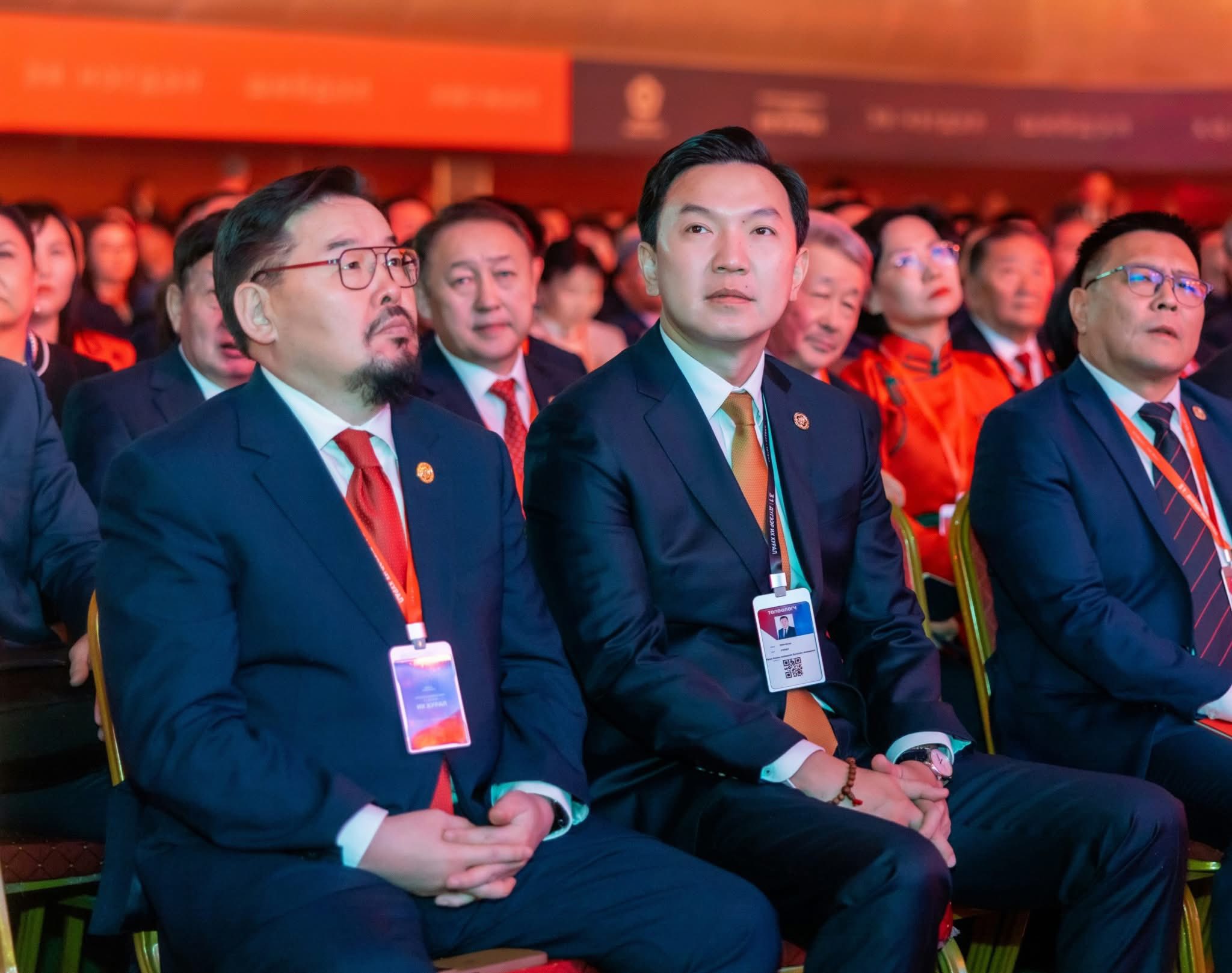 Ард иргэдээ банкуудын зээлийн хүүний дарангуйллаас чөлөөлөхөөс эхэл, дарга нараа 