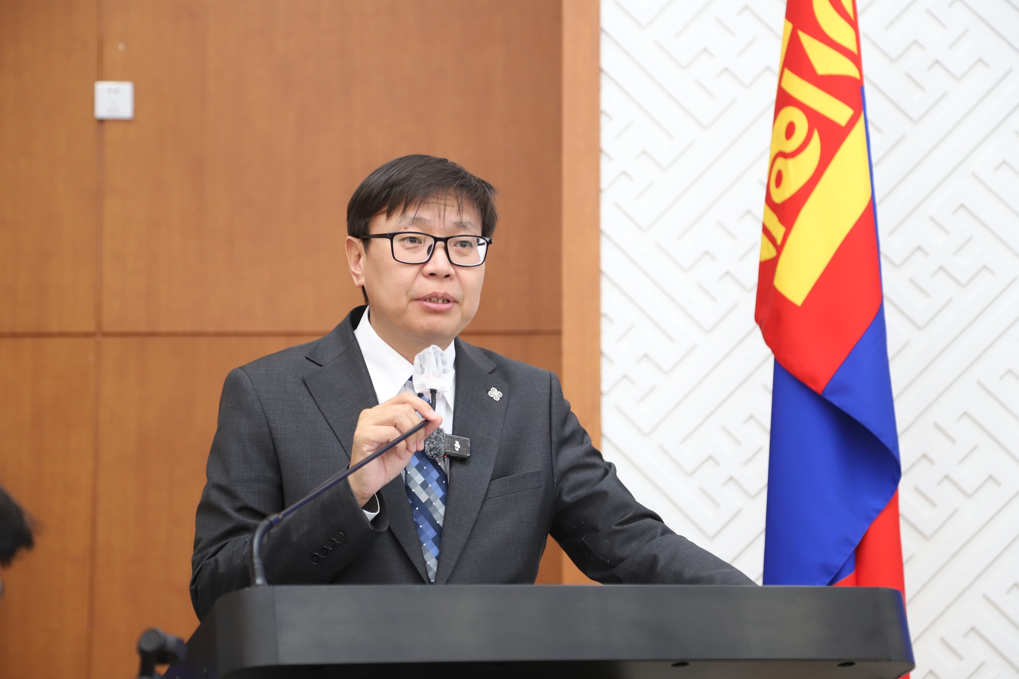 Сайд П.Наранбаярыг огцруулах шаардлагыг хүргүүлжээ