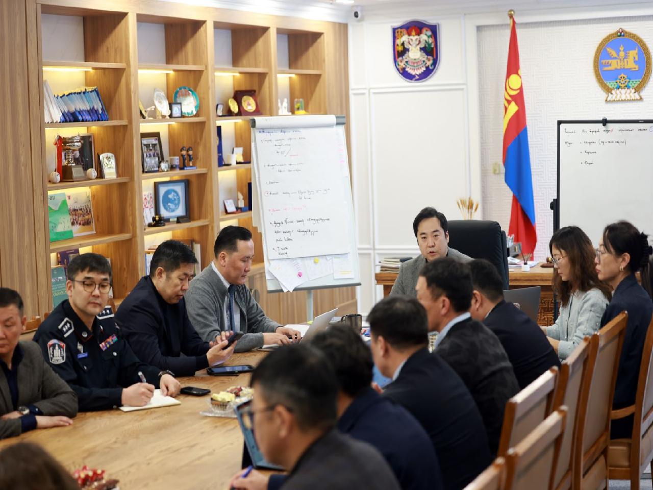 А.Баяр: Зах, худалдааны төвүүдийг уртасгасан цагаар ажиллуулах боломжийг судалъя