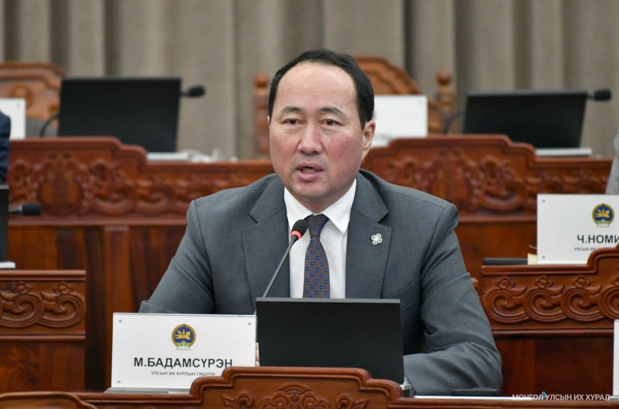 М.Бадамсүрэн: Яамыг Дарханаас нүүлгэхгүй, нааш, цааш нүүлгэх нь хүний эрхийн зөрчил