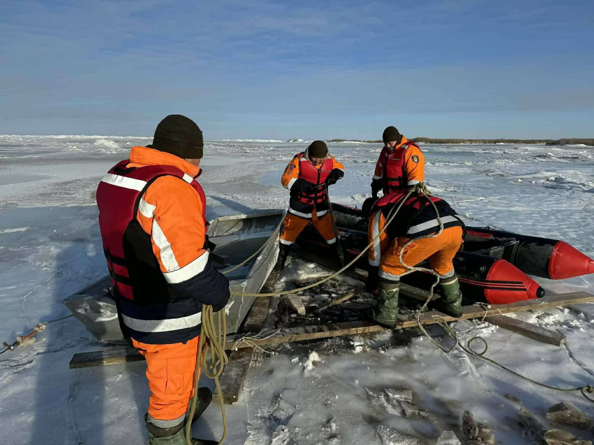 “Буйр” нуурт живсэн тээврийн хэрэгслийг зургаан метрийн гүнээс гаргав