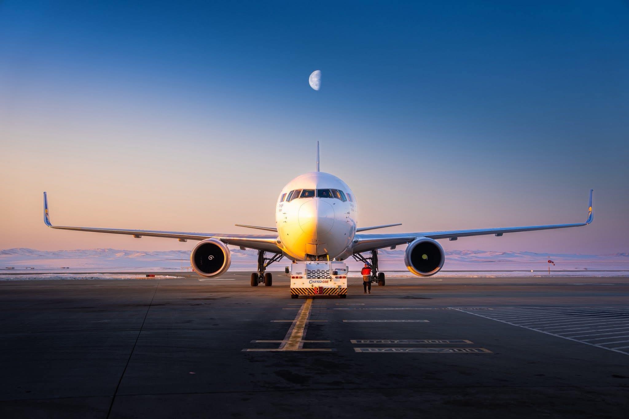 Монгол Улс дайны бүс нутгаас 91 иргэнээ тусгай нислэгээр авчирлаа