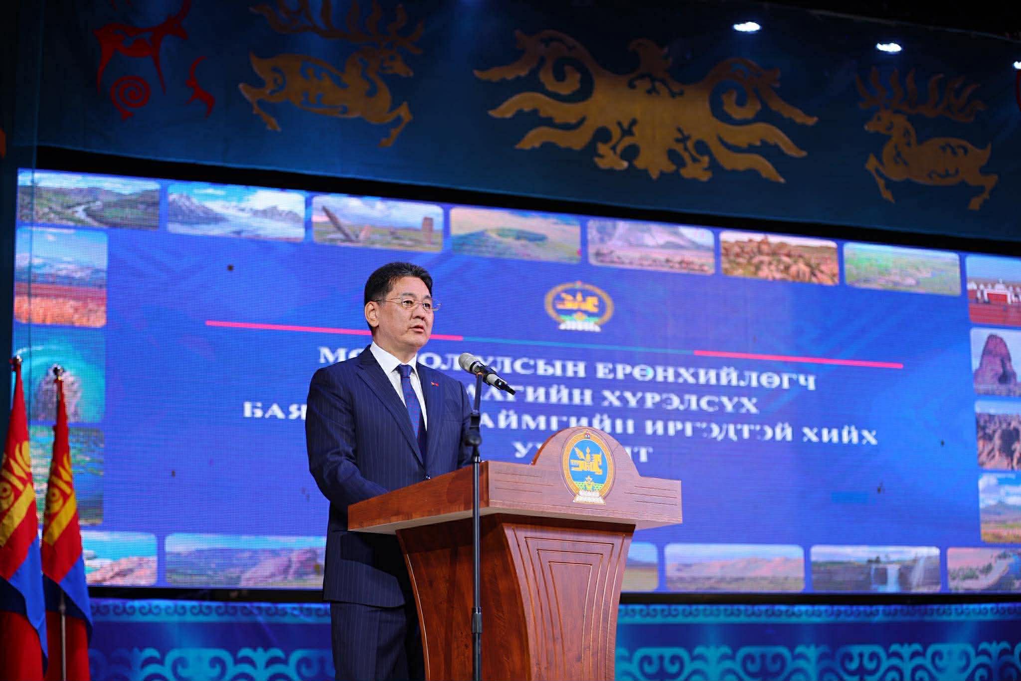 Ерөнхийлөгч У.Хүрэлсүх Баян-Өлгий аймагт ажиллаж байна