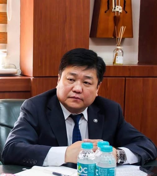 Ажлын байрандаа согтуурсан гэх хоёр хүнд 10 хоног баривчлах шийтгэл оноожээ