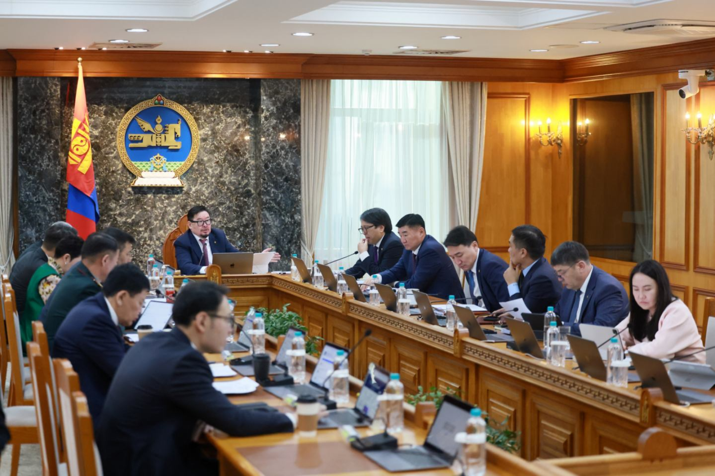 Засгийн газар “де-факто” огцрох эрсдэл ойрхон байна