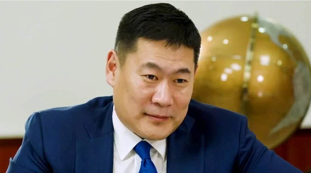 Л.Оюун-Эрдэнэ: Миний мэдэгдлээс хойш хам хэрэгтнүүд цовхорч гарч ирээд бие биеэ илчилж байна