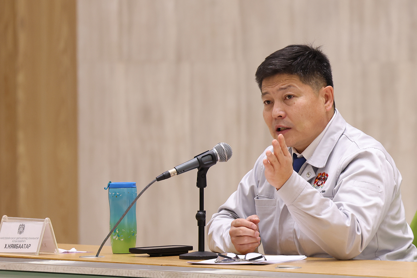 Хотын даргыг огцруулах өргөдлийг албан ёсны системээр аваагүй учир албажихгүй гэжээ 