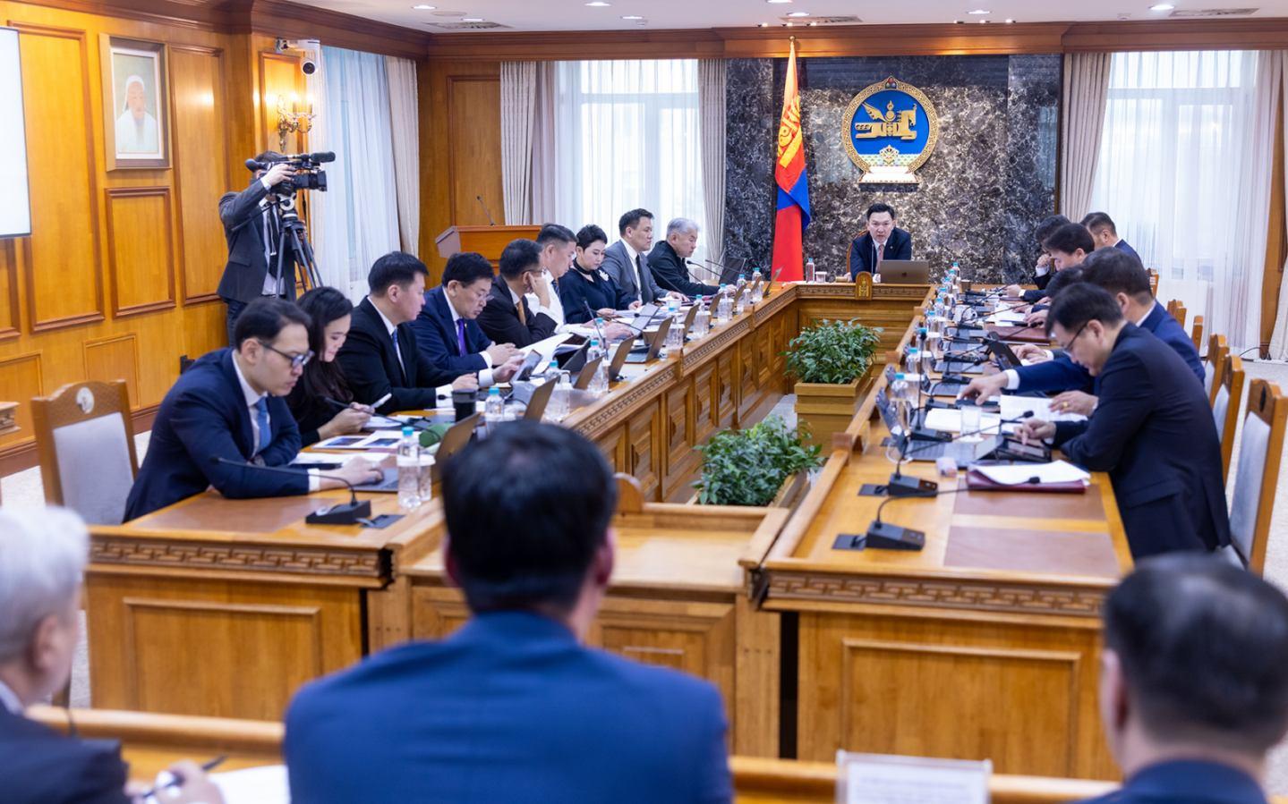 Төрийн албан хаагчдыг 20-30 төрлийн тайлангаас чөлөөлж, цагийн хуваарьт өөрчлөлт орууллаа 