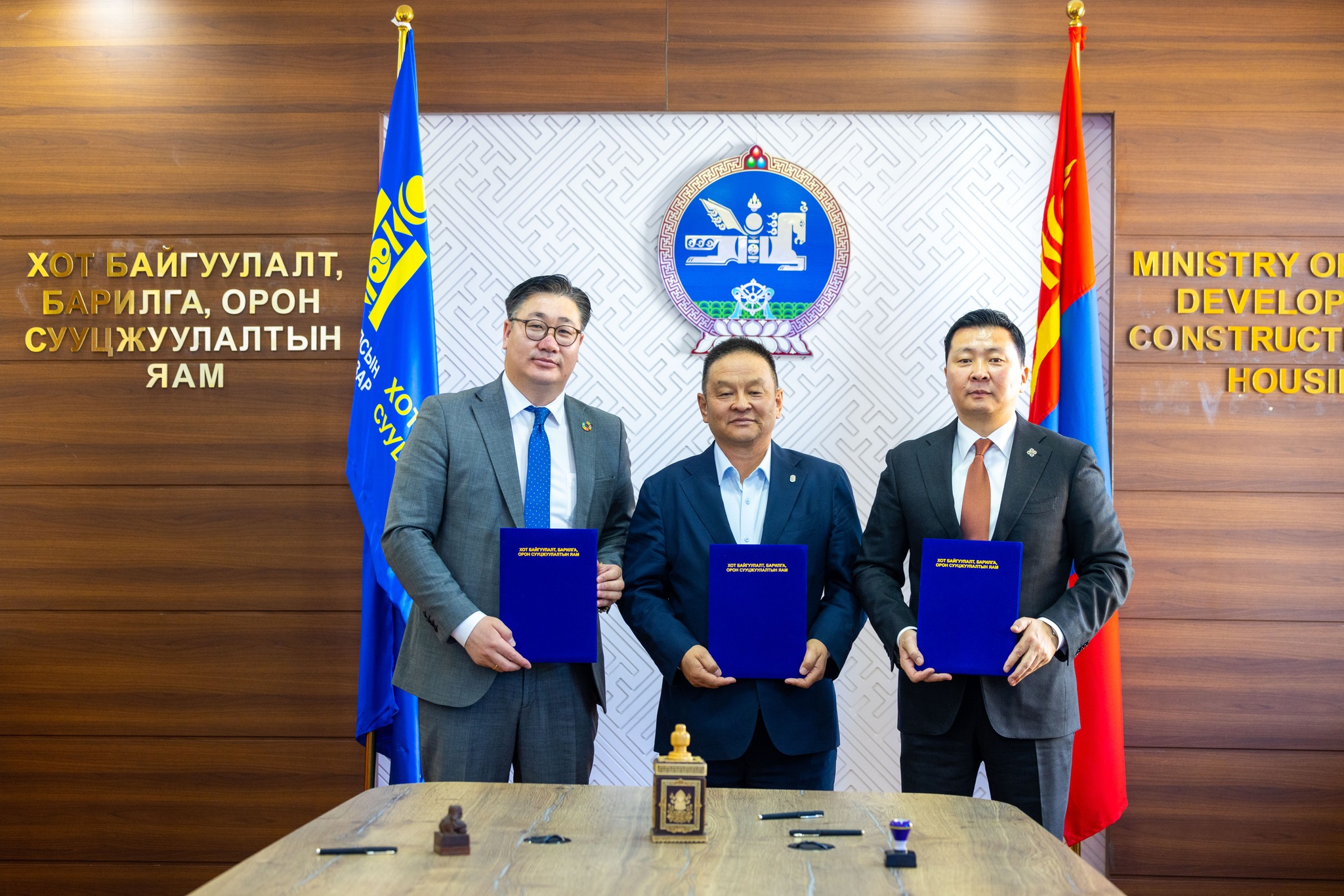 Барилгын салбарын 2026-2028 оны 3 талт хамтын хэлэлцээрийг байгуулж, гарын үсэг зурлаа
