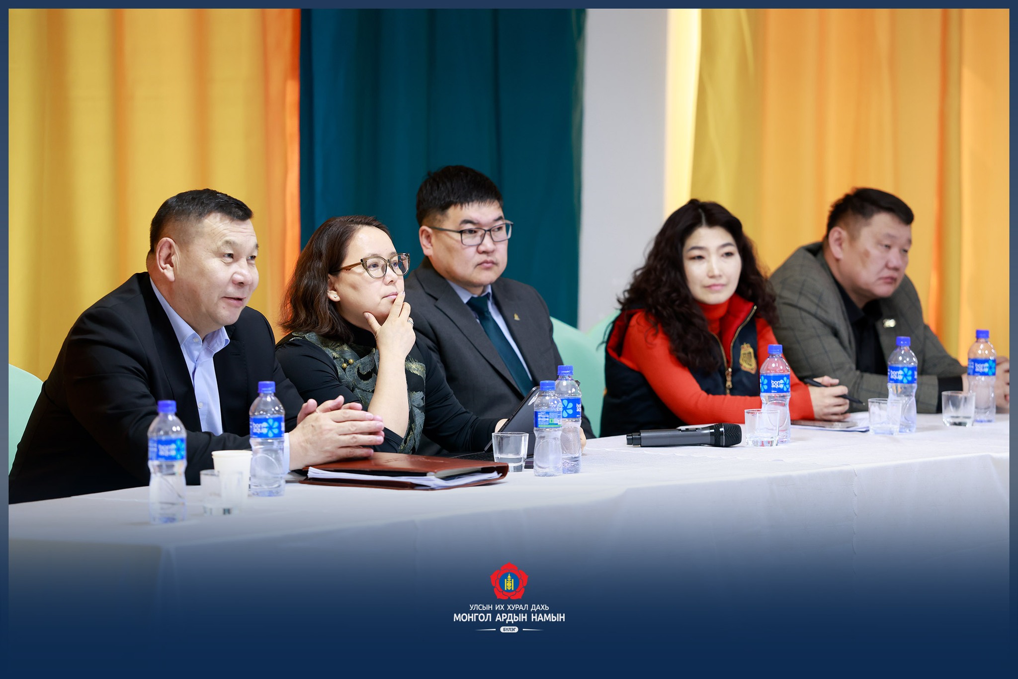 Нийгмийн ажилтны эрх зүйн баталгааг хангах “Нийгмийн ажилтны тухай анхдагч хууль”-ийн төслийн хэлэлцүүлэг өрнүүллээ 