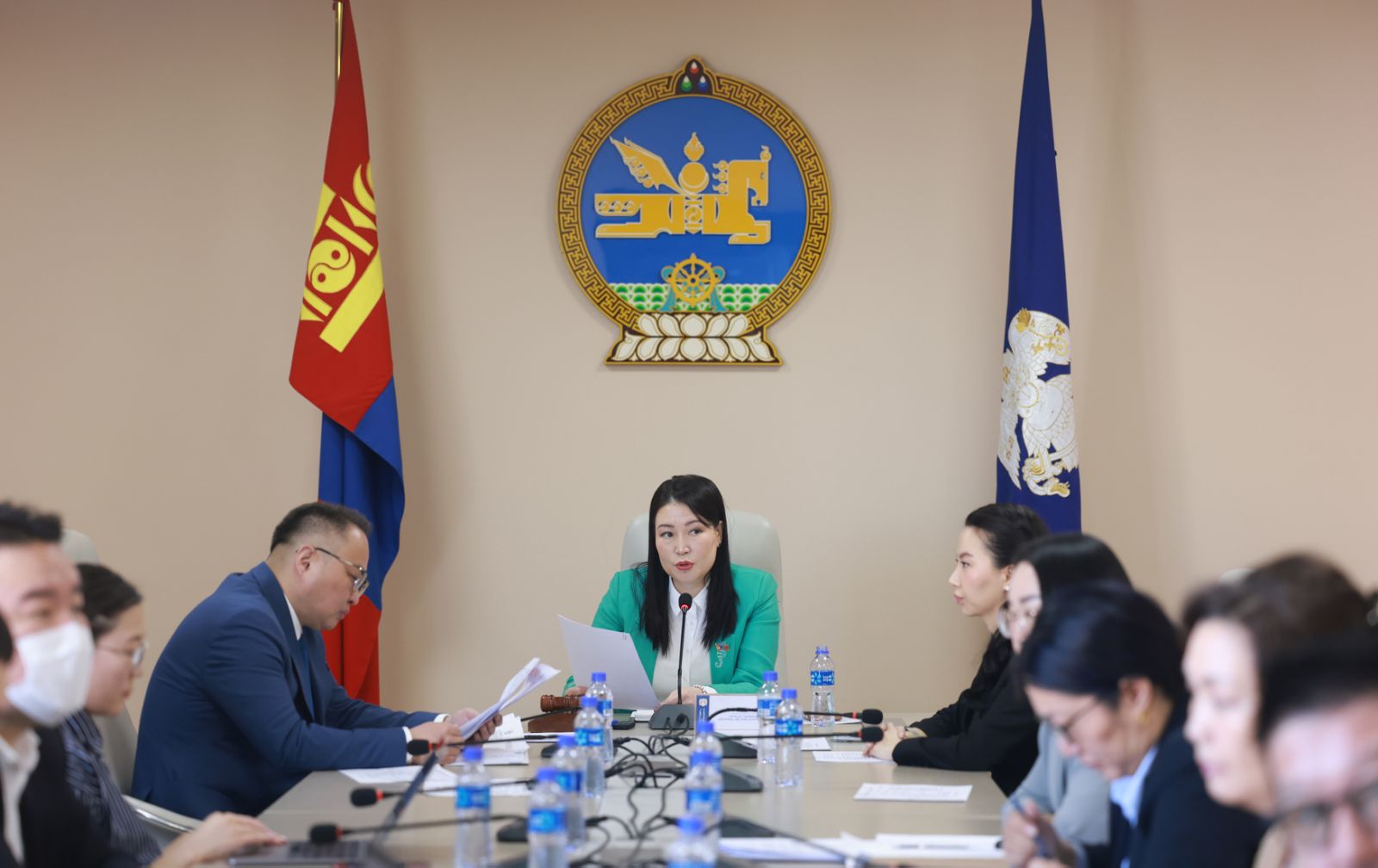 НИТХ-ын засаглал, эрх зүйн хороо хуралдаж найман асуудал хэлэлцлээ