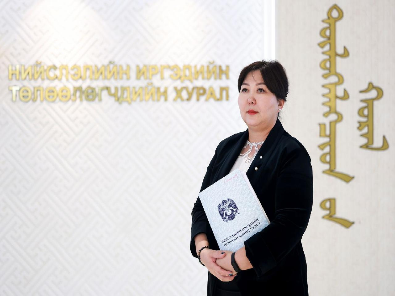 НИТХ-ын зөрчил дунд М.Халтарыг “шашинлаг” гэх яриа гарч ирэв