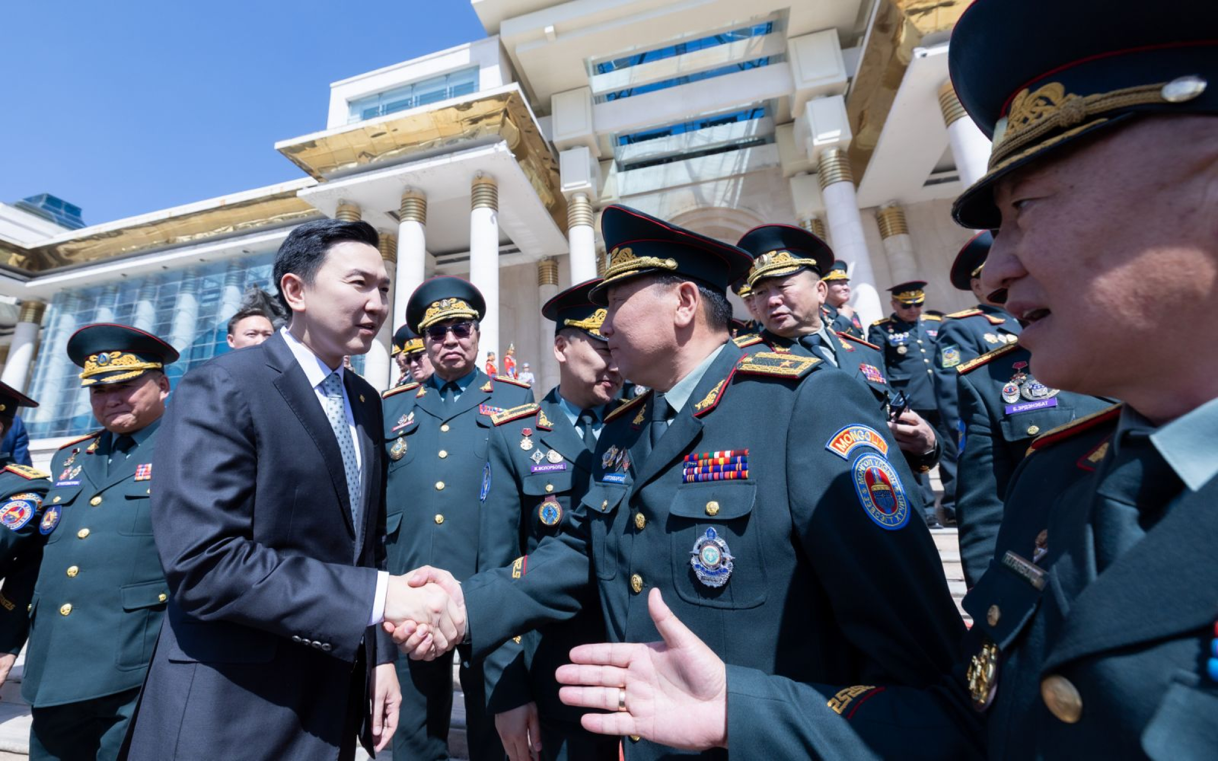 Монгол Улсын Ерөнхий сайд Н.Учрал генерал цолтнуудад хүндэтгэл үзүүллээ