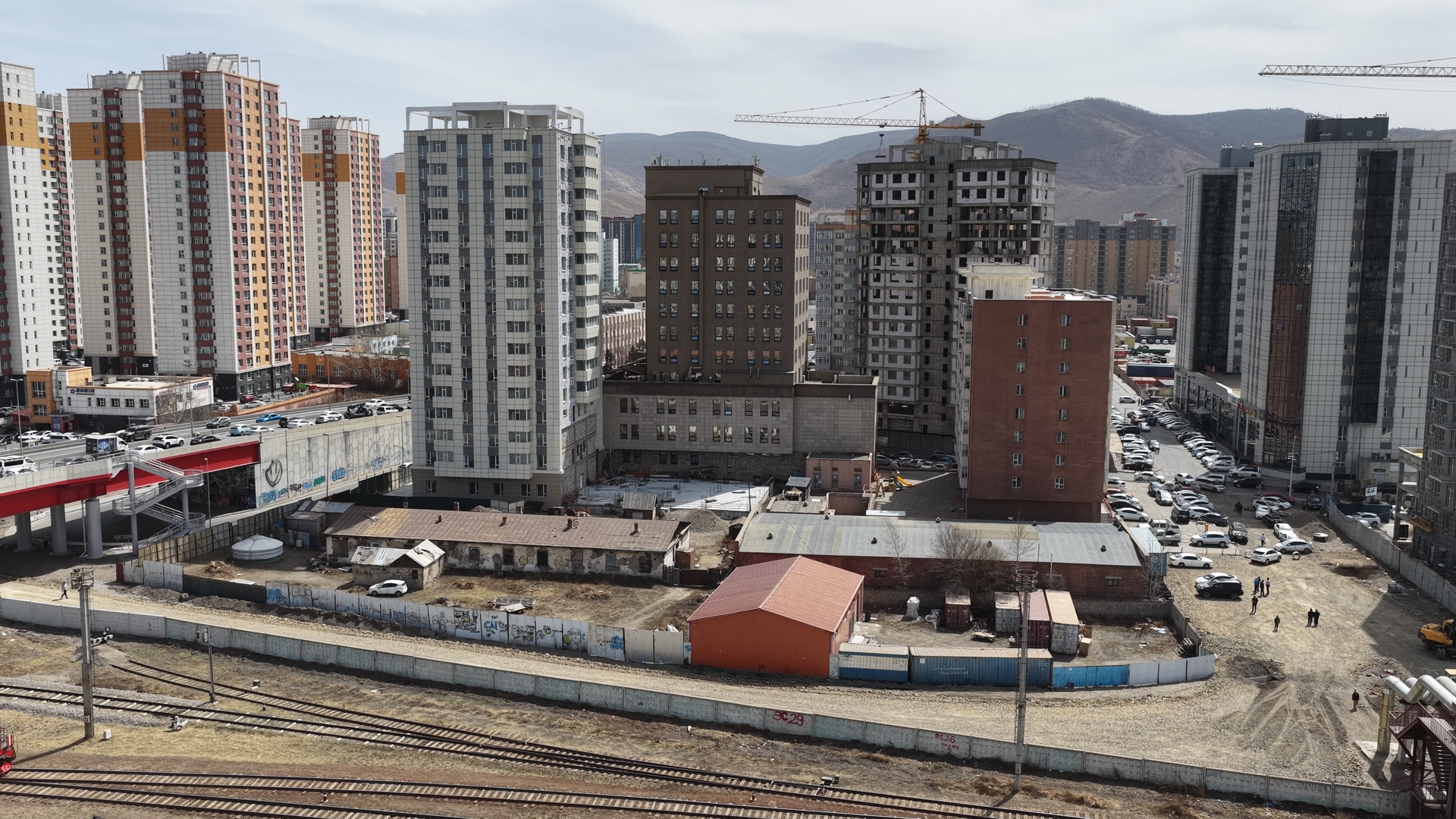 Алтай хотхоны уулзвараас Нарны хороолол хүртэлх 680 метр авто замын ажлын явц 67 хувьтай байна