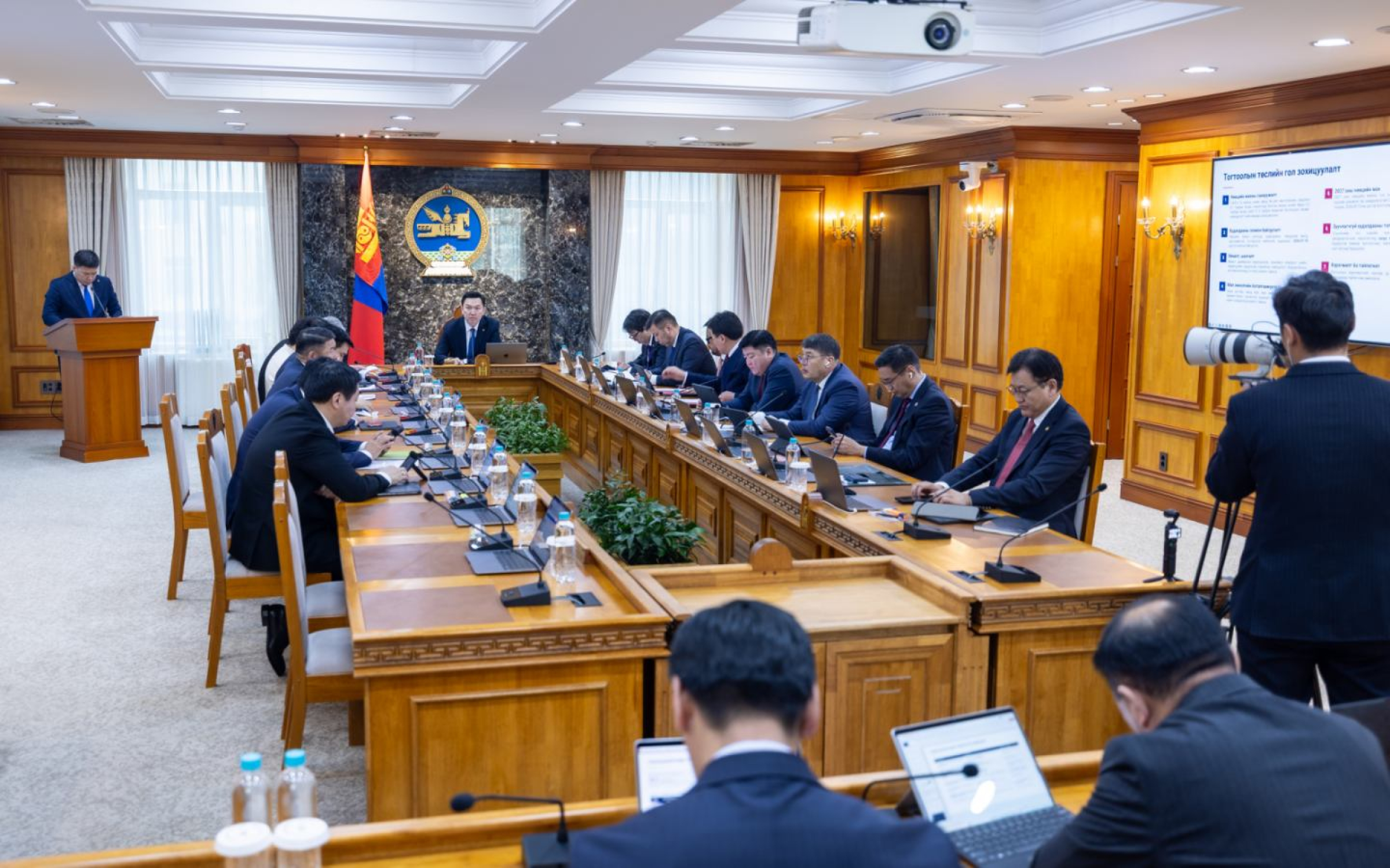 ЗГ: Бизнесийн эрх чөлөөний тухай хуулийн төслийг хэлэлцэж байна