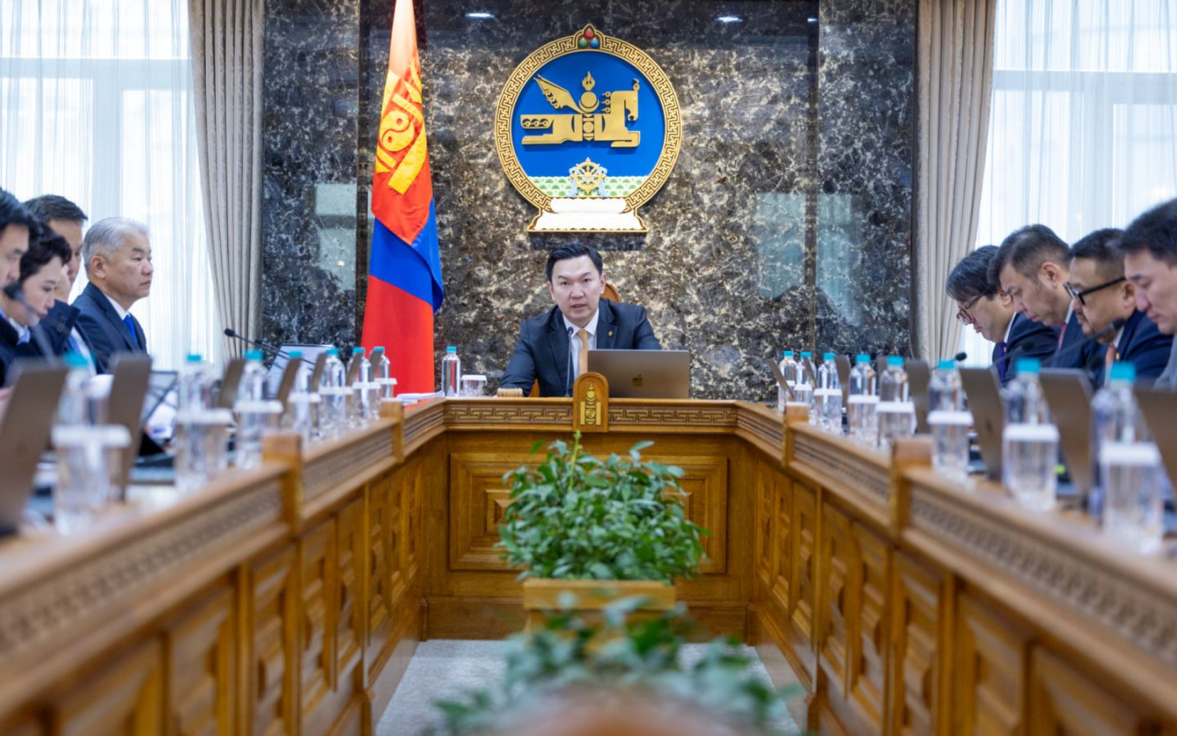 “Богдхан төмөр зам” төслийг хэрэгжүүлэхэд гарсан Засгийн газрын “маш нууц” тогтоол, хуралдааны тэмдэглэлийг төрийн нууцаас гаргалаа