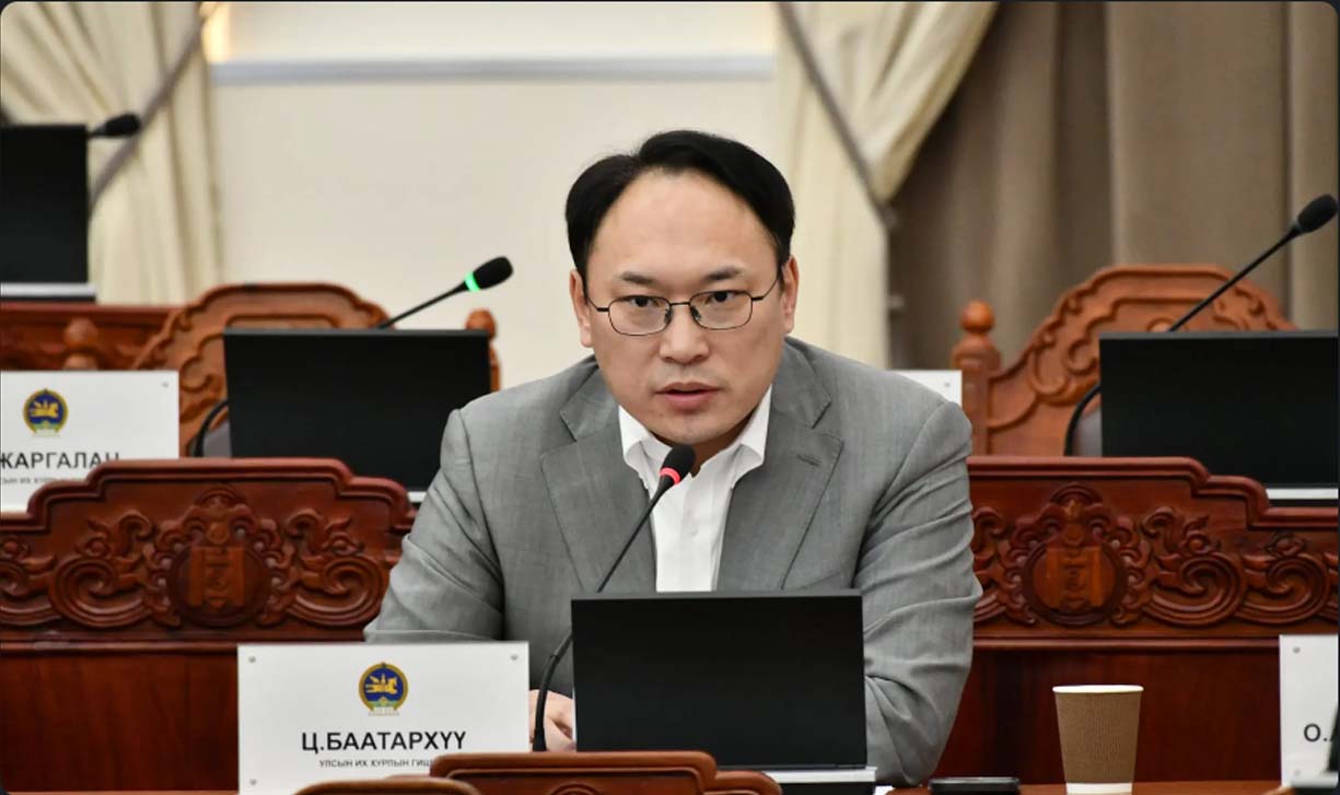 Ц.Баатархүү: Шатахууны нөөц бүрдүүлэхийн оронд онгоц унаад наадам хэсээд байсан