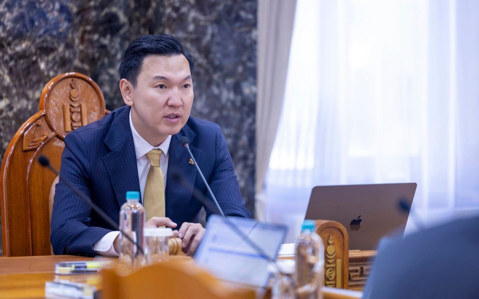 ОЮУТОЛГОЙ: Чөлөө Учрал