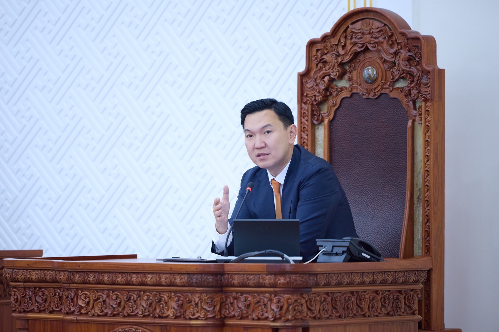 Поп улстөрчдийн балгаар Ерөнхий сайд Н.Учралын санаа буцав